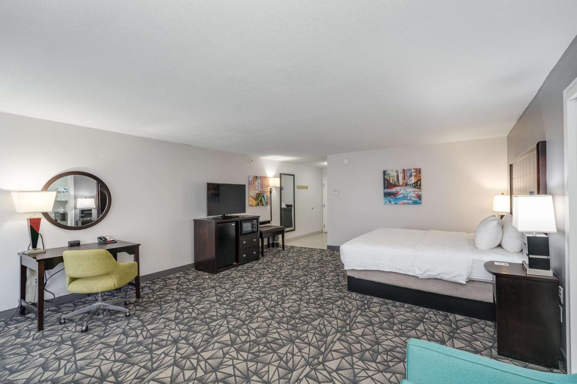 Hampton West 4*