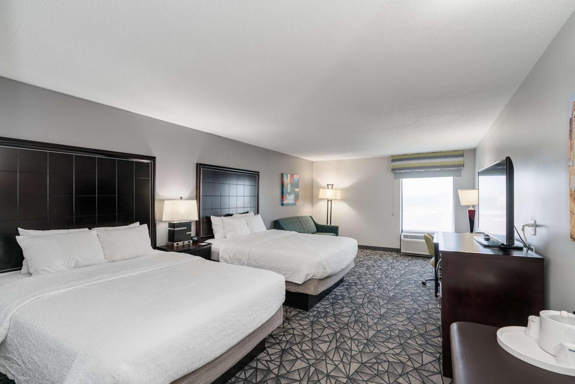 Hotel Hampton West 4*